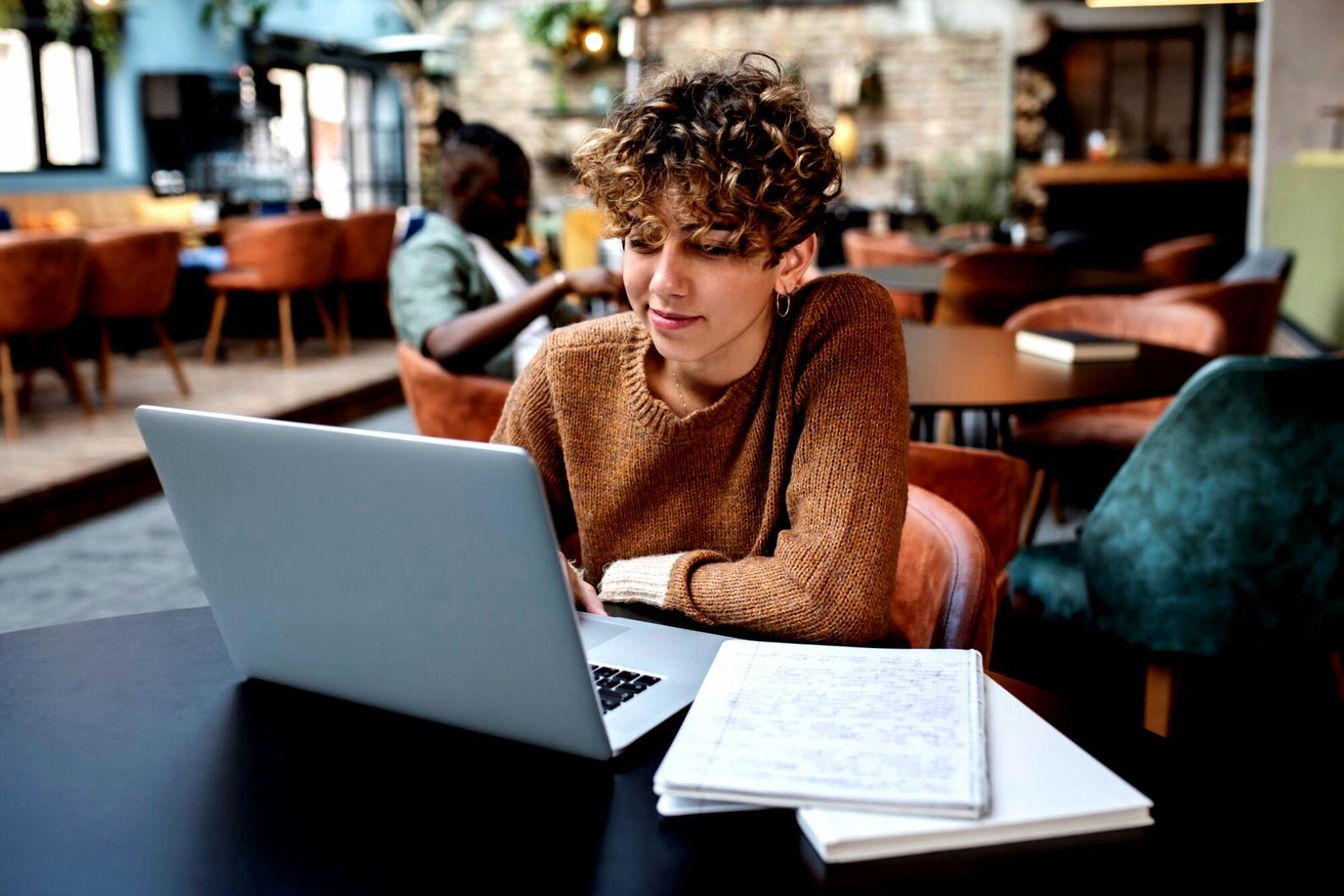 Analyse financière détaillée sur documents professionnels